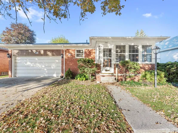 702 4th St, Wyandotte, MI 48192