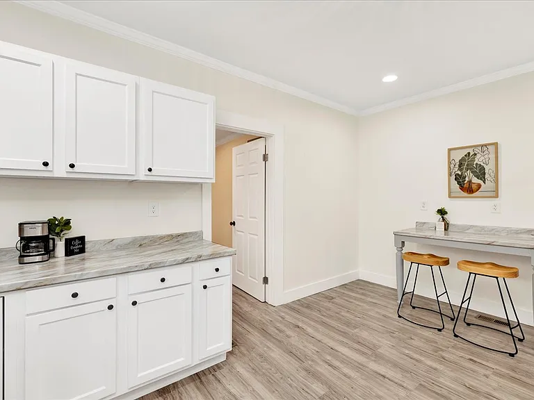 +Kitchen entrance
+Work station or eating area (2)