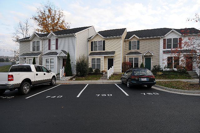 1st image of 740 Camelot Ln