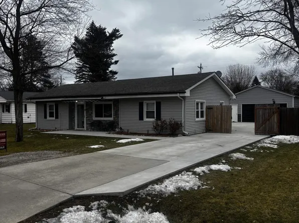 85 Saint James St, Marysville, MI 48040