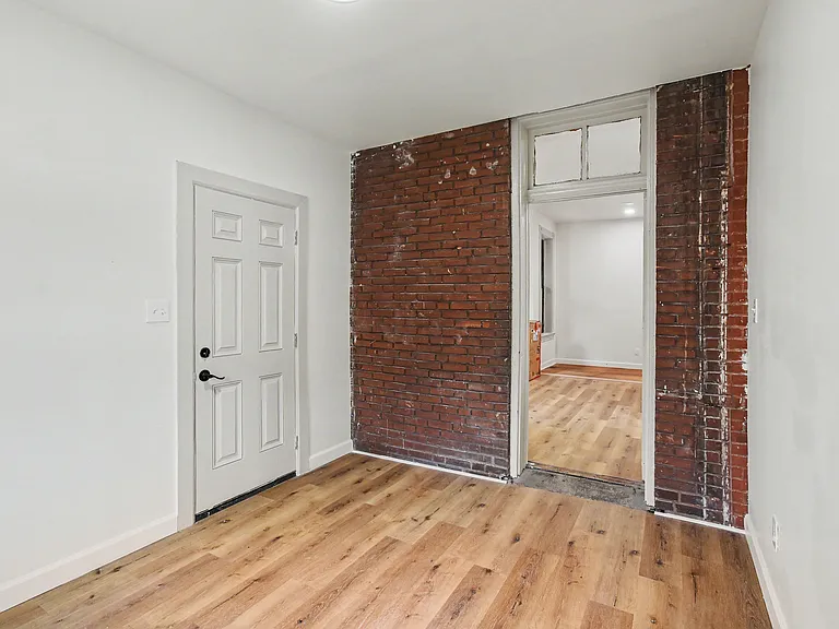 4416 S Grand Blvd — Photo 5