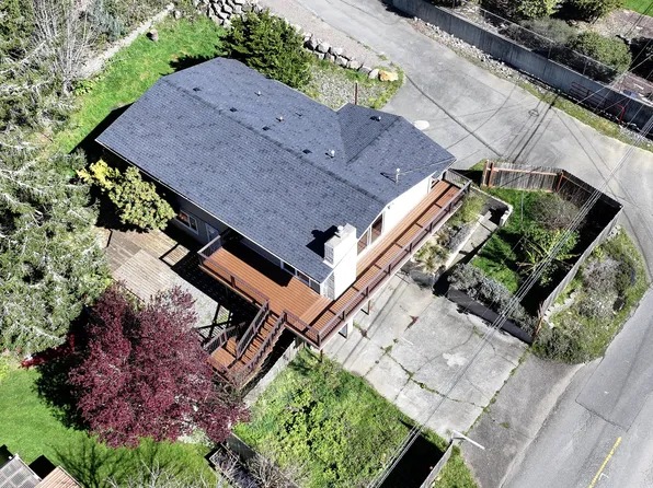 1214 Ransom Ave, Brookings, OR 97415