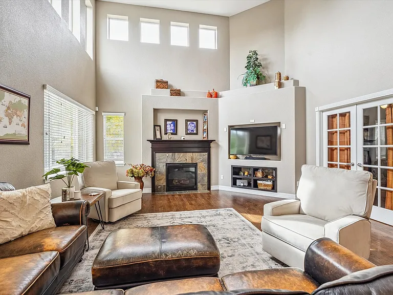 5984 W Hoover Ave — Photo 7