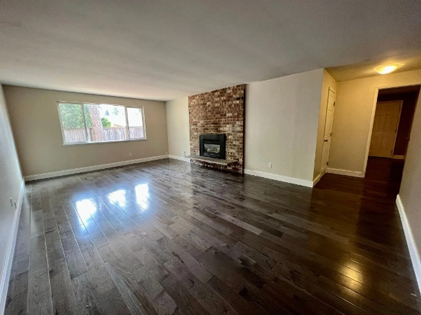 Pet Friendly 4 Bedroom! — Photo 3