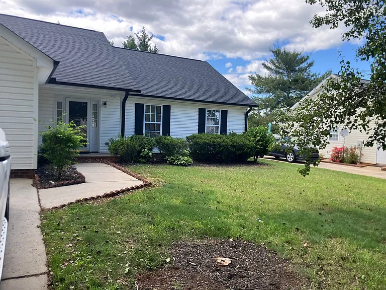 1711 Saint Charles Ln — Photo 2