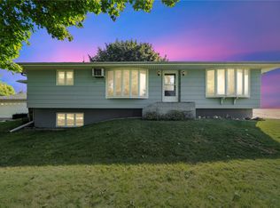 4565 Alice Rd, Center Point, IA 52213