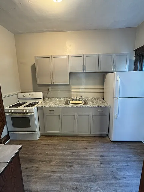 1099 S Clinton Ave — Photo 2