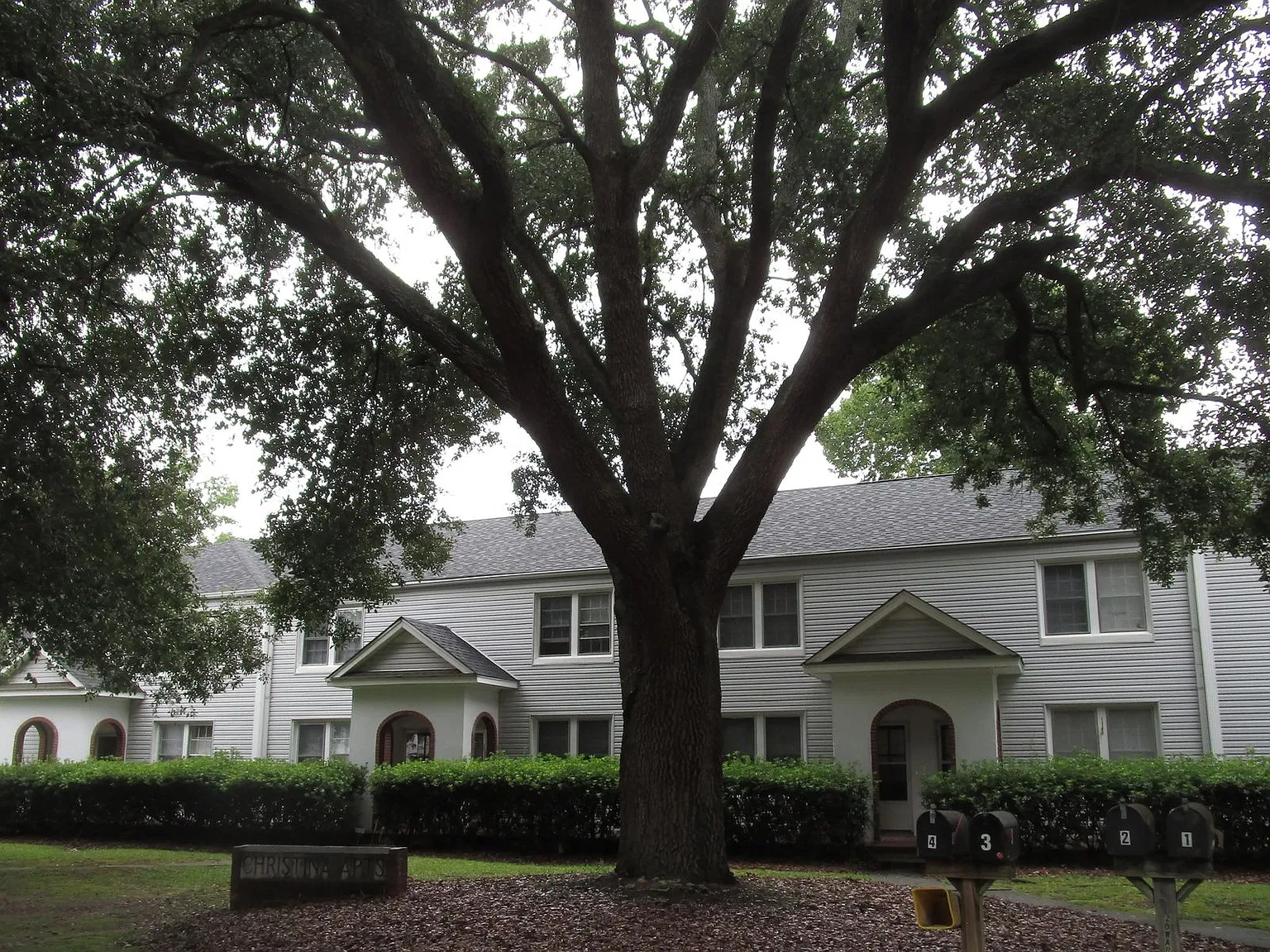 Christina Apartments - Beth — Photo 1