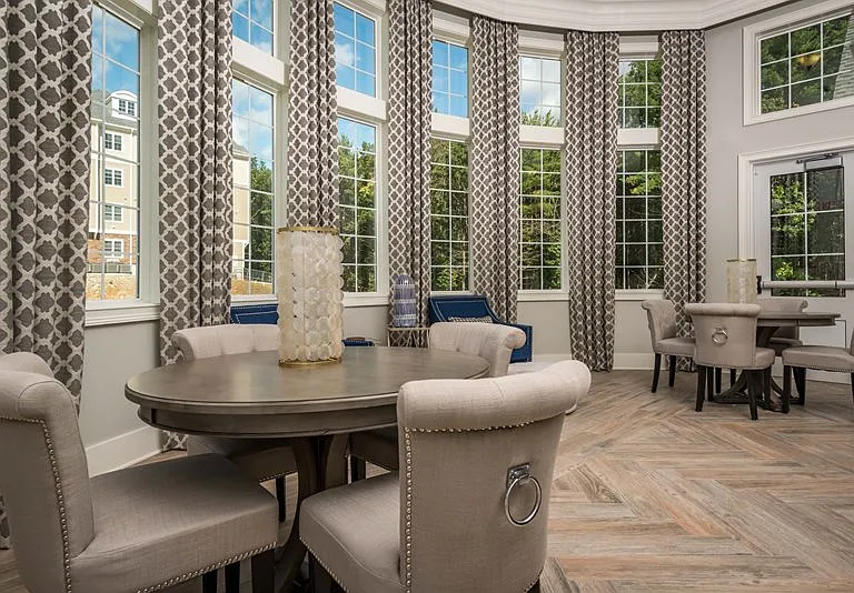 Aspen Regency — Photo 22