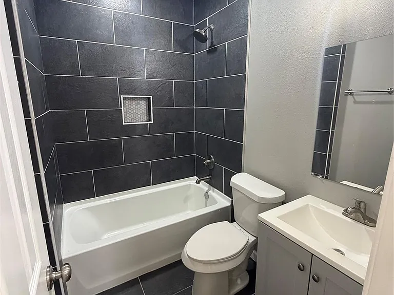 702 E Main St — Photo 9