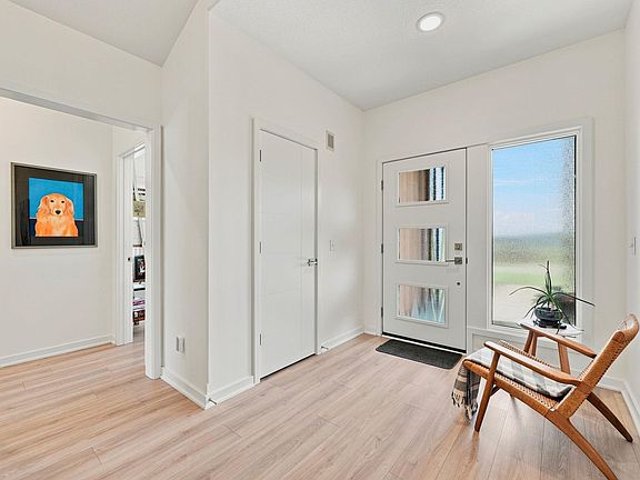 5th image of 2104 Golfview Dr