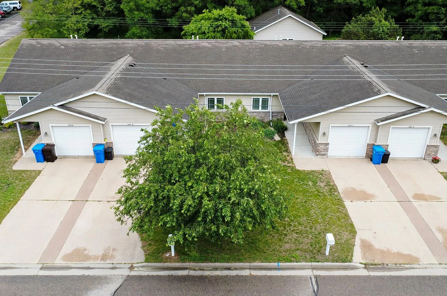 1325 Michigan Ave, Wisconsin Dells, WI 53965 — Photo 2