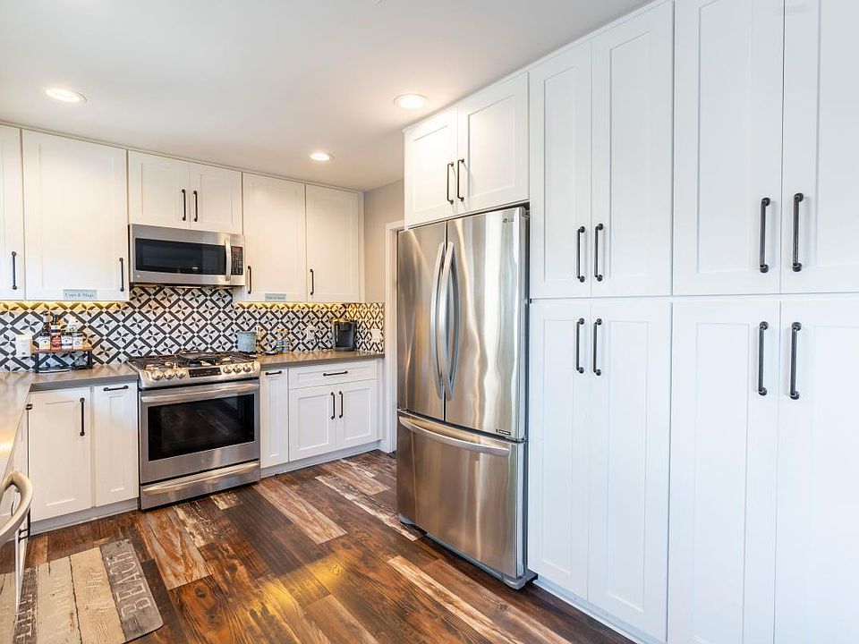 1st image of 202 Vista Montana Way