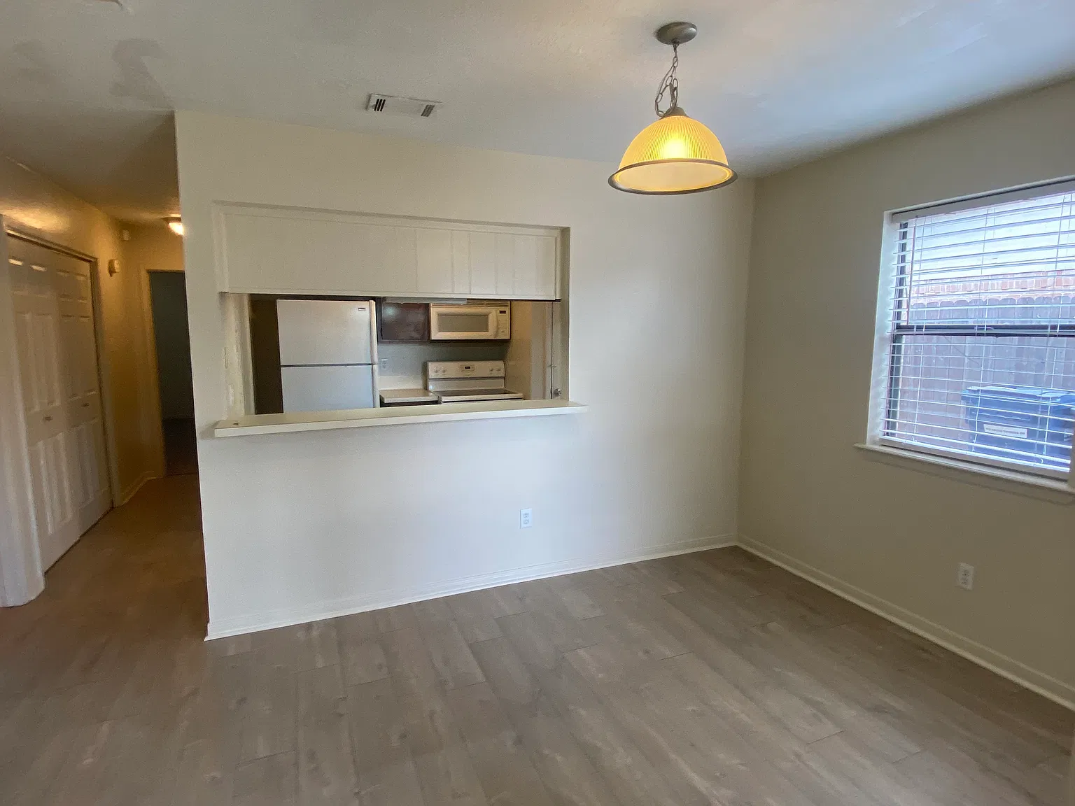 2 bed, 985 sqft, $1,400 — Photo 3