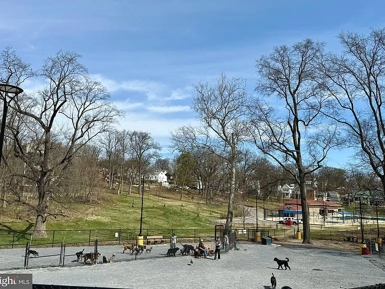 2837 Myrtle Ave NE — Photo 28