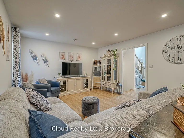 15 Curren Cres — Photo 7
