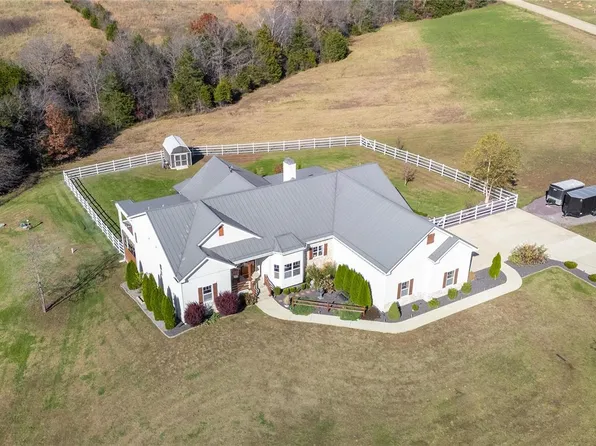 13527 Saddle Creek Rd, De Soto, MO 63020