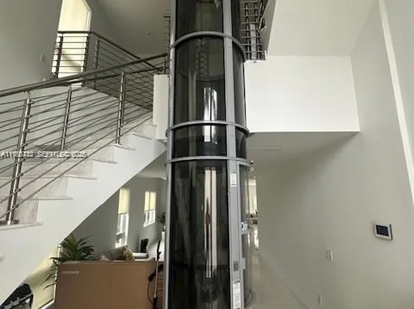 8210 NW 33rd Ter, Doral, FL 33122