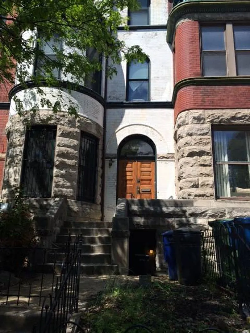 Airy 1 bedroom, 1 bath English basement Dupont Circle — Photo 1