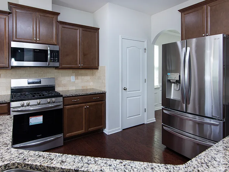 913 Ashton Oak Ct — Photo 16