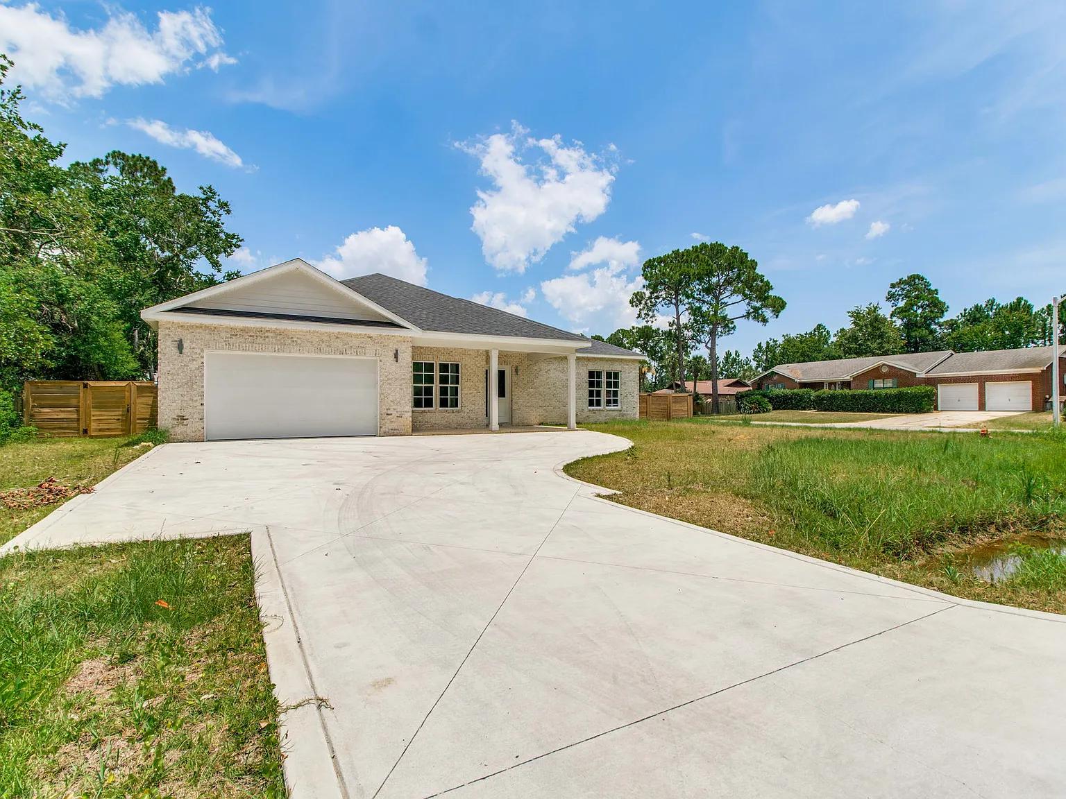 3 bed, 2.5 bath, 2458 sqft, $3,100 — Photo 3