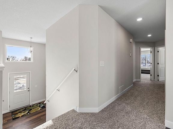 4th image of 2009 Goldenray Dr