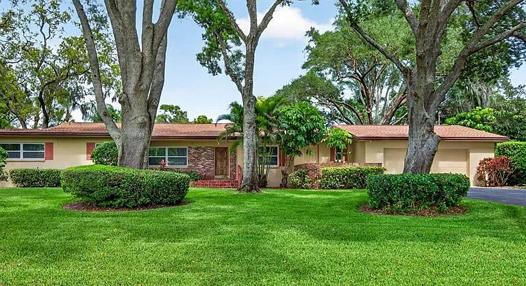 7 Eagle Ln — Photo 1