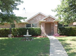 315 Valley Ridge Dr, Red Oak, TX 75154