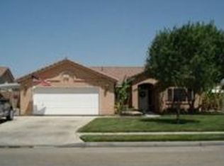 686 Cambria Ct, Lemoore, CA 93245