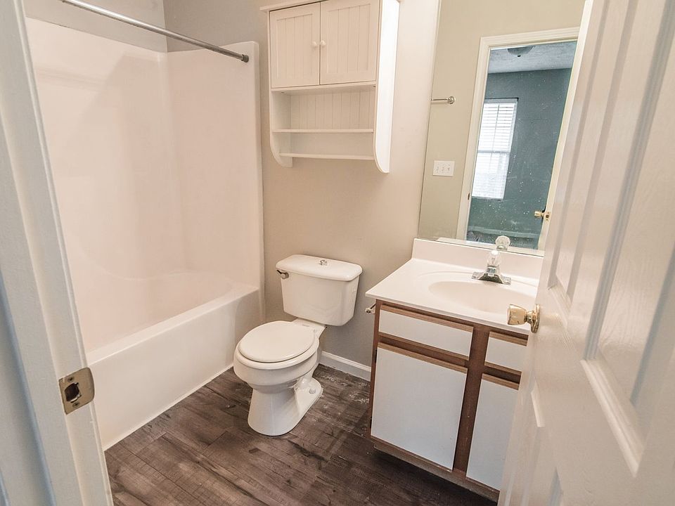 1st image of 32 Lake Village Ct