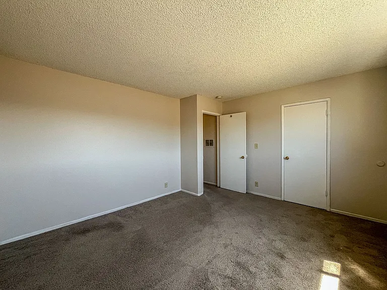 322-330 w 9th St — Photo 54