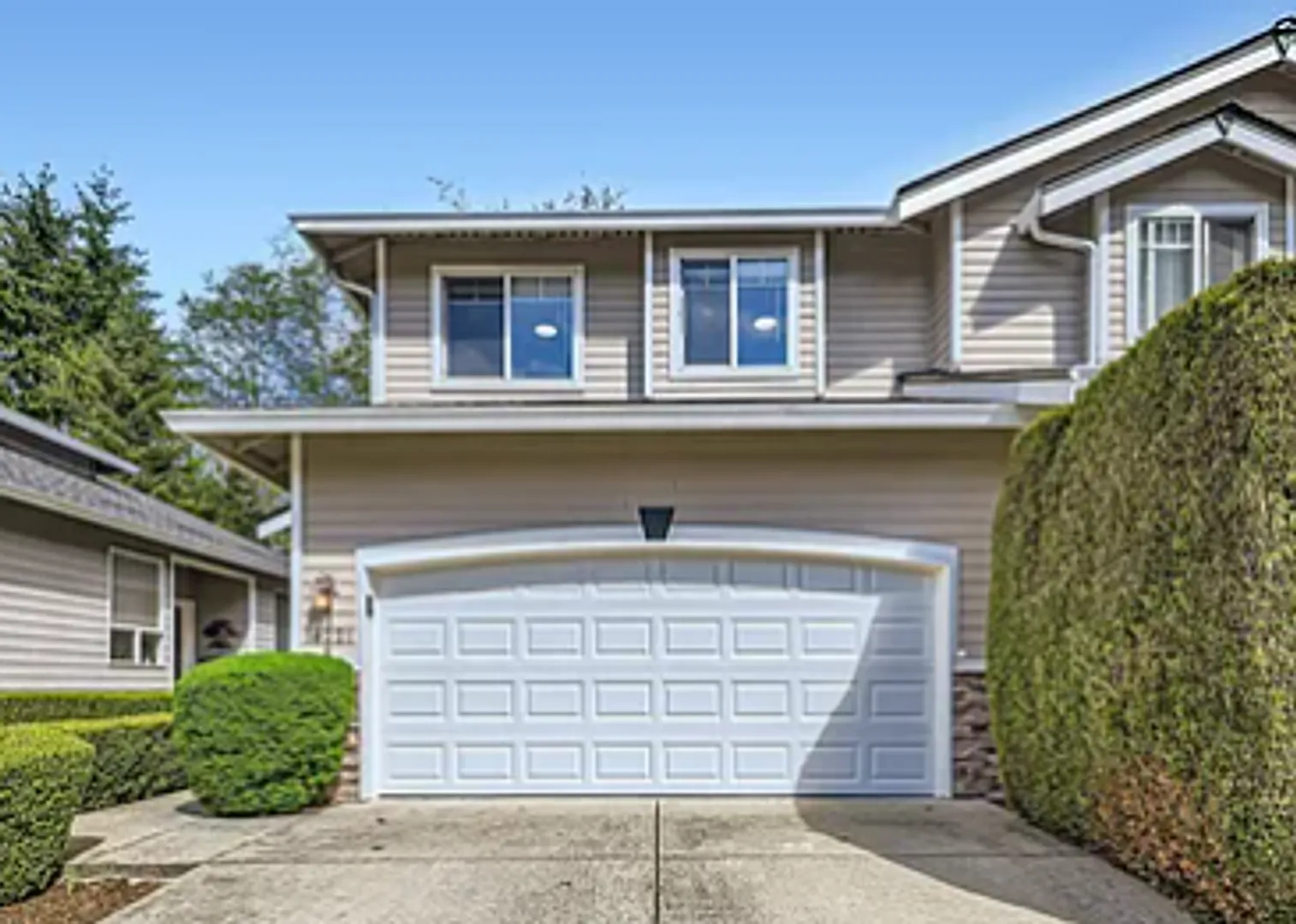 Charming 3-Bedroom Townhome in Edmonds — Photo 2