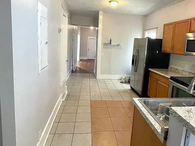 2206 Barnard St — Photo 11