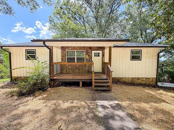 3rd image of 405 Dempsey Ln