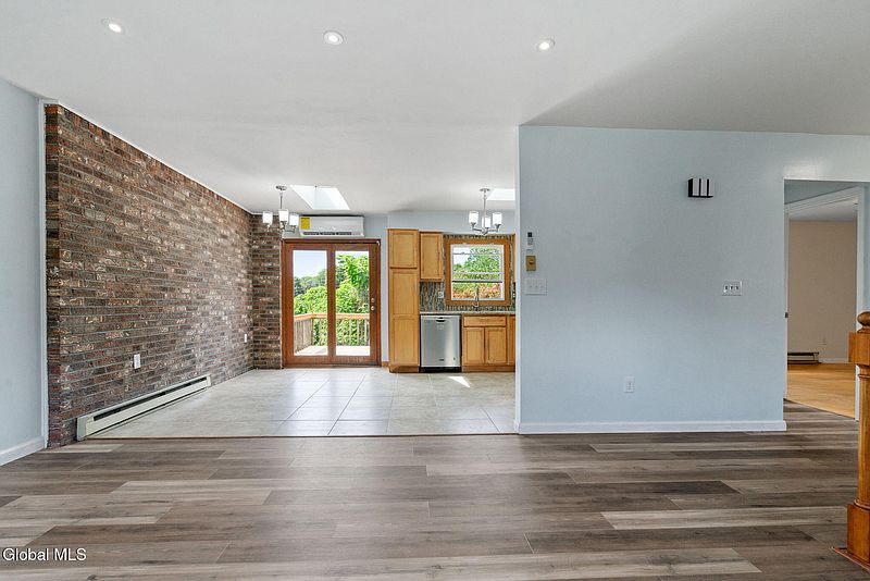 5th image of 7 Hemlock Lane