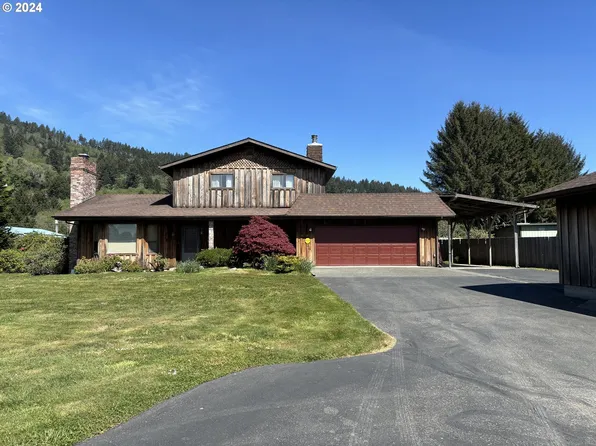 14761 Gregory Ln, Brookings, OR 97415