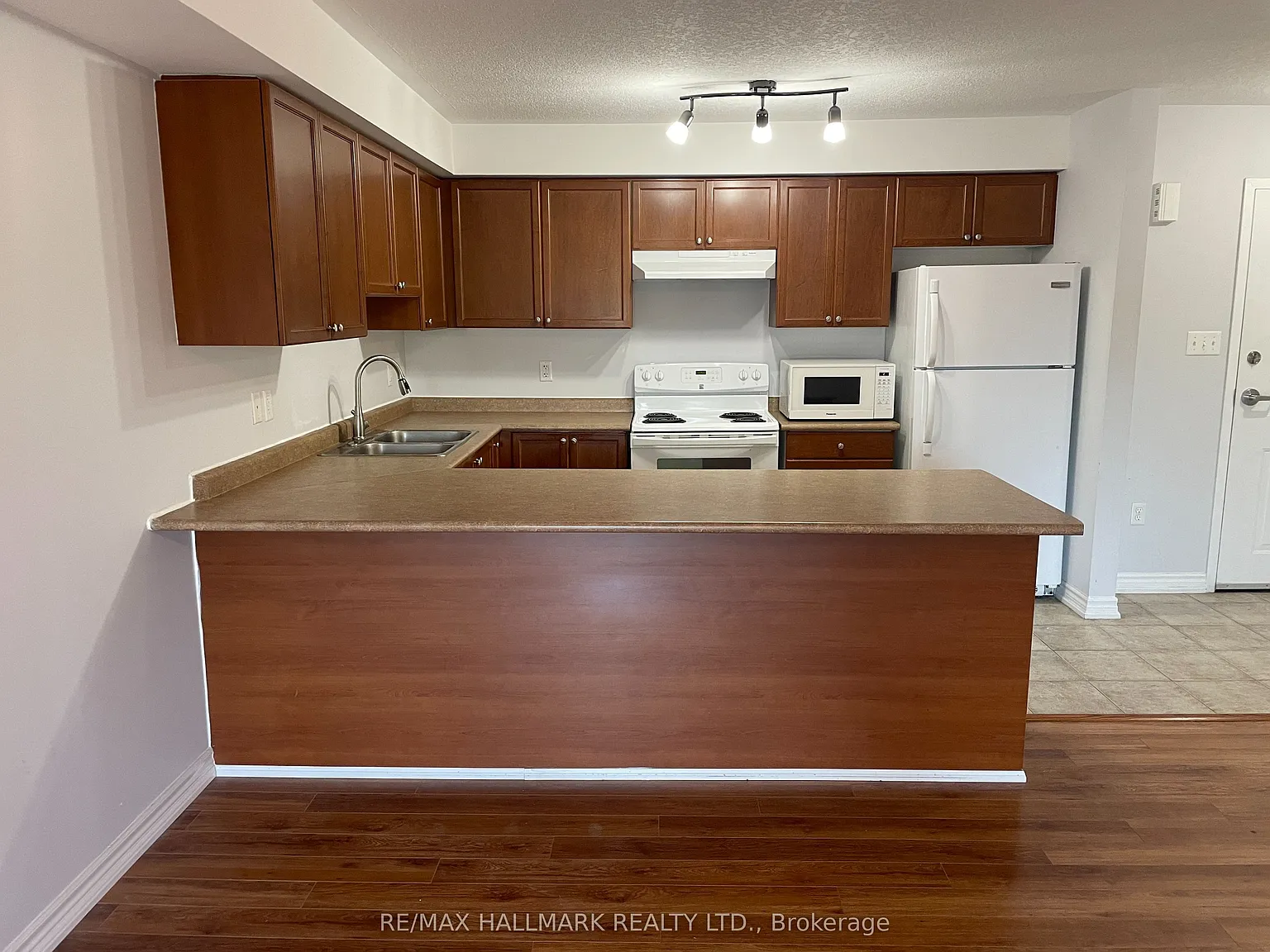 2 bed, $2,100 — Photo 4