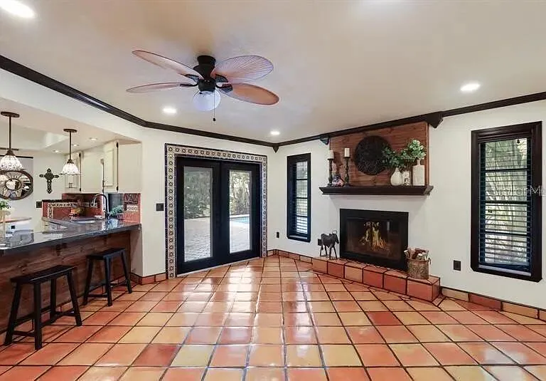 2077 Racimo Dr — Photo 6