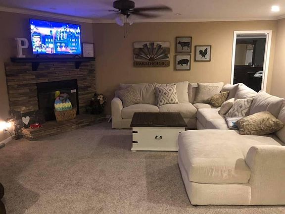 2nd image of 390 Valerie Ln