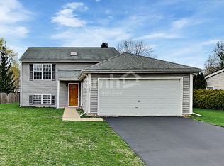 4609 Vista Dr, Island Lake, IL 60042