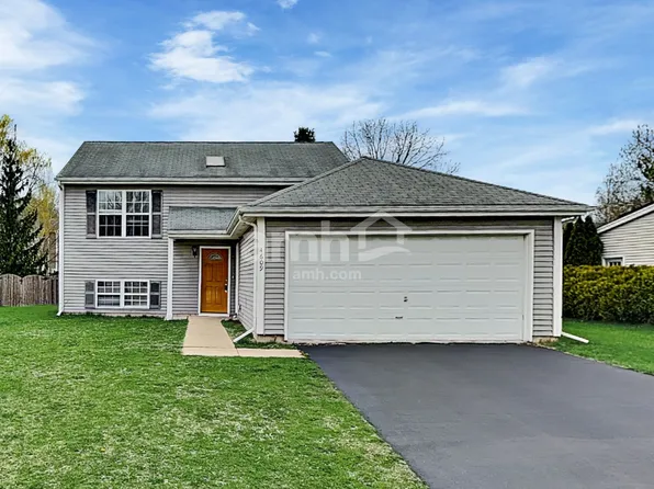 4609 Vista Dr, Island Lake, IL 60042