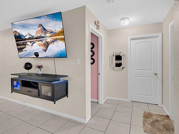 3rd image of 2240 NW 51st Avenue