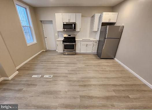 2nd image of 346 W Queen Ln