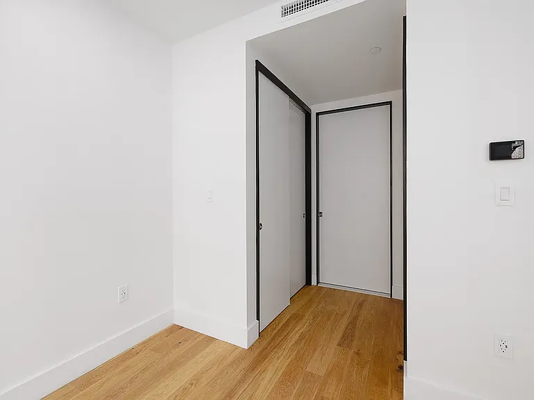 224 W 20th St #3 — Photo 10