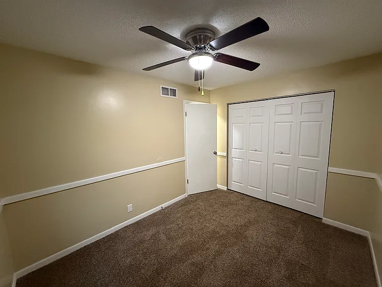 113 S Lynn St — Photo 19