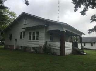905 E Main St, Benton, IL 62812