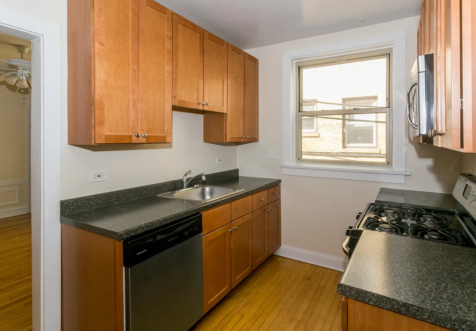 2 bed, 998 sqft, $2,250 — Photo 3
