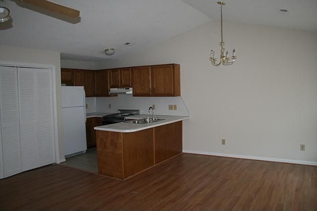 2nd image of 119 E West Victoria Ct