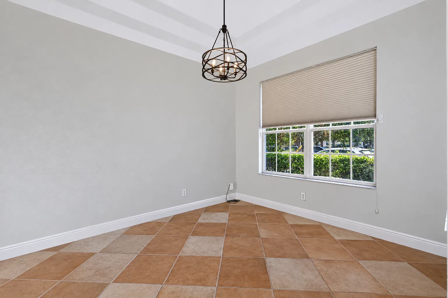 3 bed, 2.5 bath, 1705 sqft, $2,350 — Photo 3