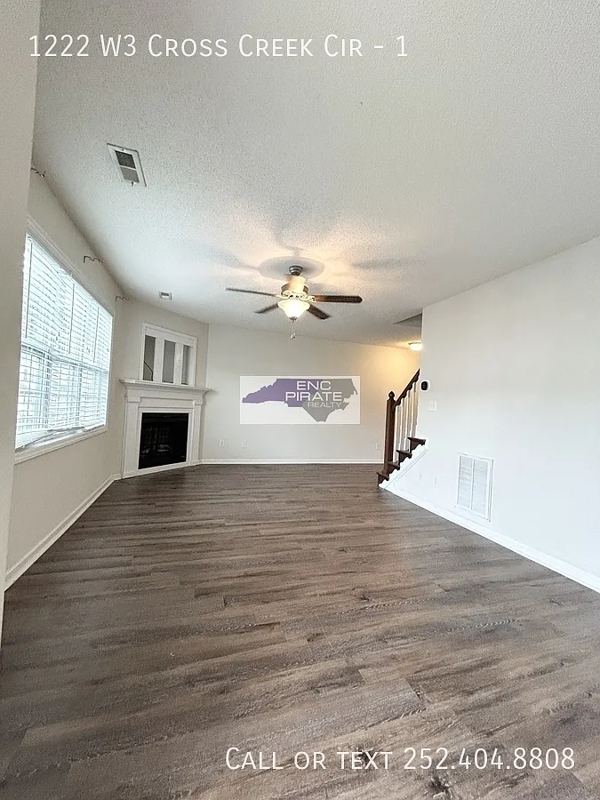 3 bed, 2.5 bath, $1,300 — Photo 4